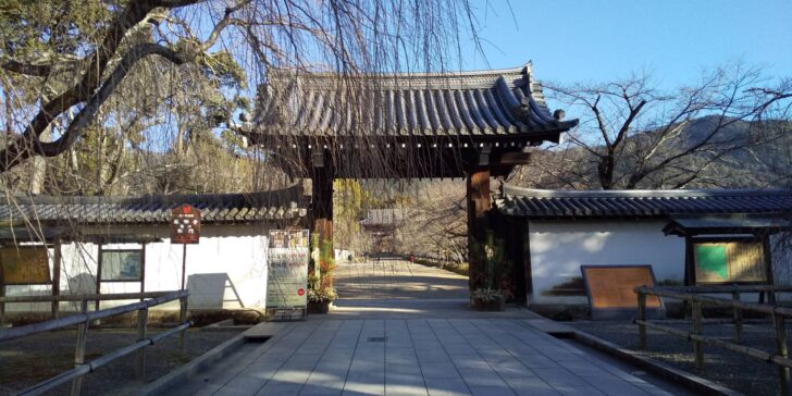 醍醐寺の門