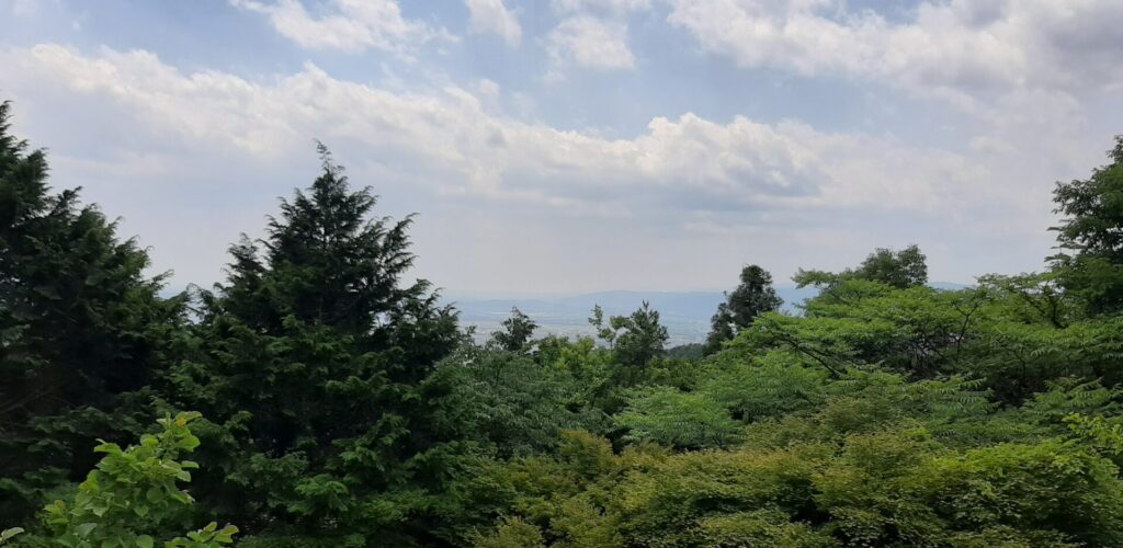 醍醐山は醍醐寺の背後にあり